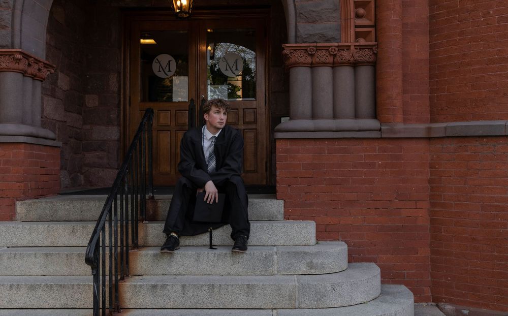 Senior portrait photographer in Lancaster Pennsylvania