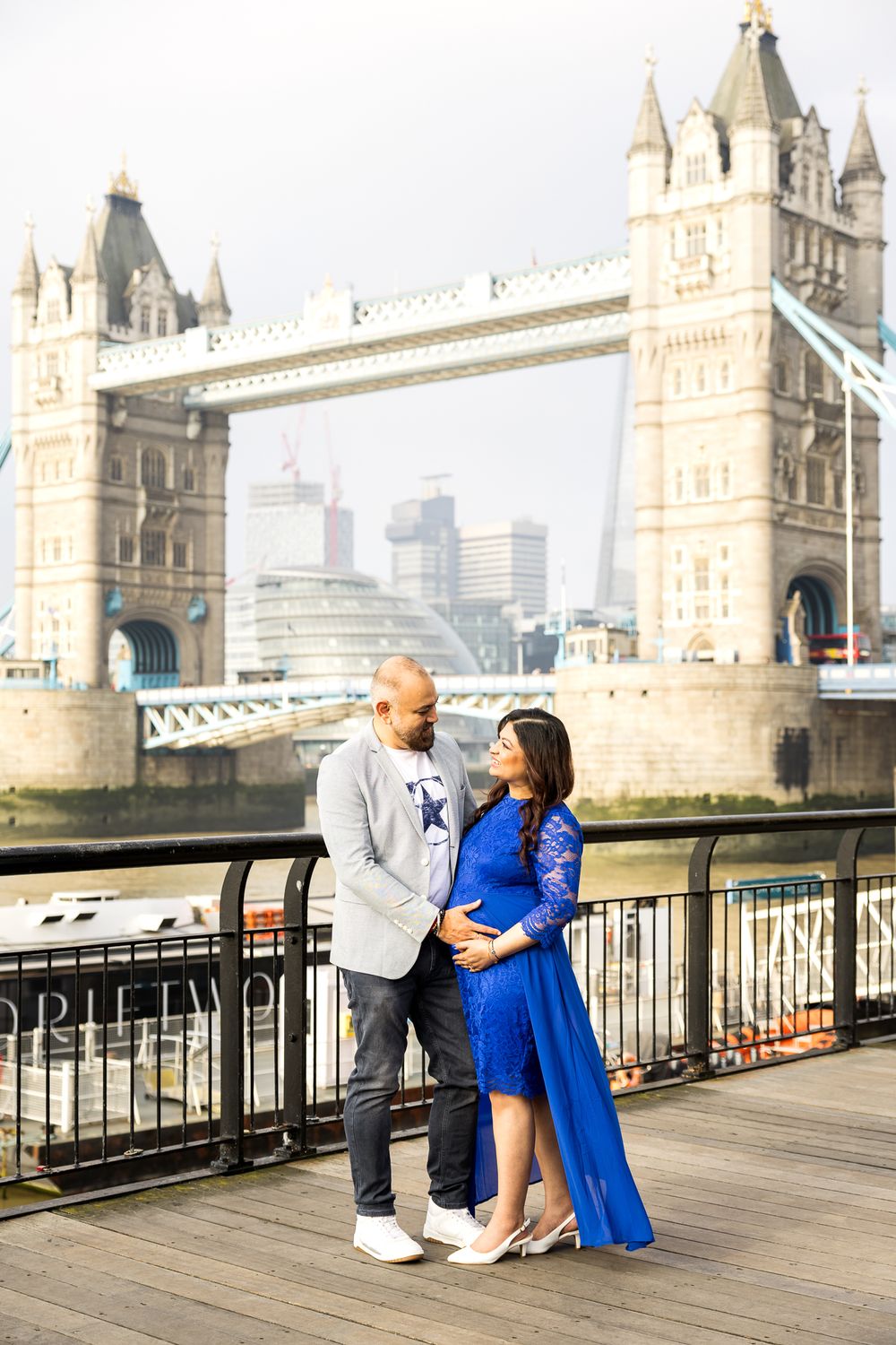 pregnancy photoshoot river thames