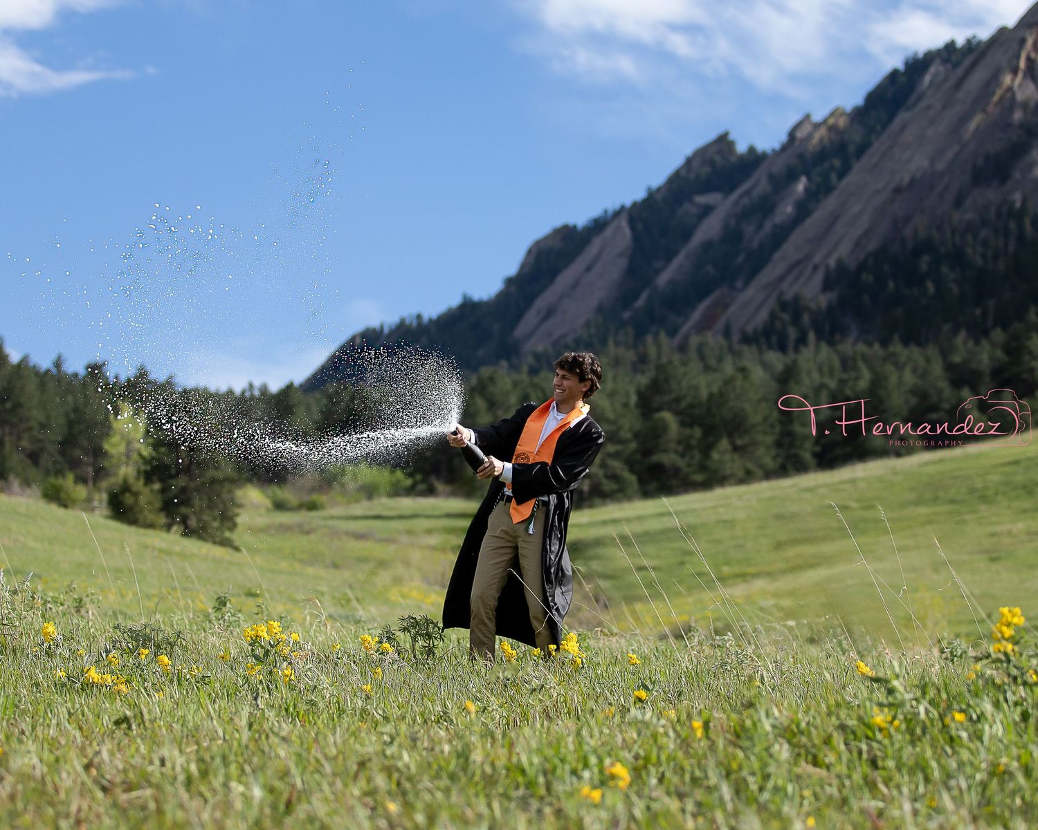 #cuboulder #2025gradsession #boulder #colorado #gradphotographer #graduation #photographer #chautauqua