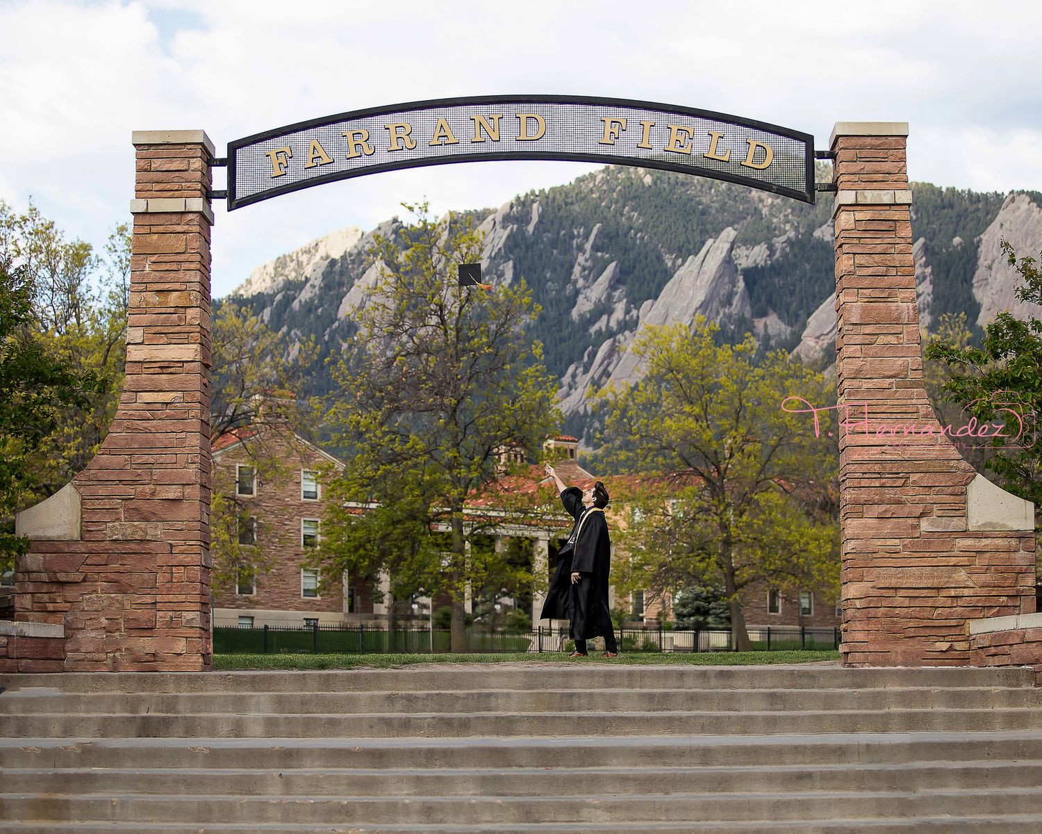 #cuboulder #2025gradsession #boulder #colorado #gradphotographer #graduation #photographer