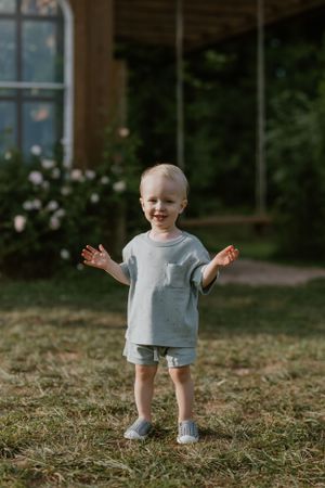 Greenhouse on Strawberry Lane, Family Session, Flower Garden, Annapolis Valley, Nova Scotia, Halifax Photographer, Mini Sessions