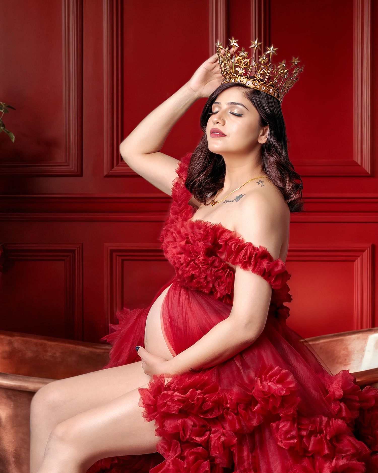 Close up regal maternity portrait woman wears a gold baroque crown.