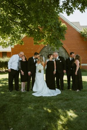 wedding at the blackhawk hotel davenport iowa
party bus davenport iowa