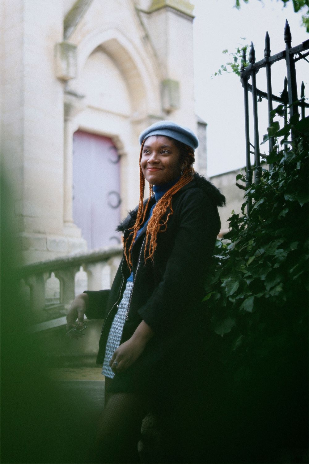 Chaemi Studio, photographe portrait à Montpellier en séance photo en ville. Portrait original d’un shooting créatif mode et hivernal.