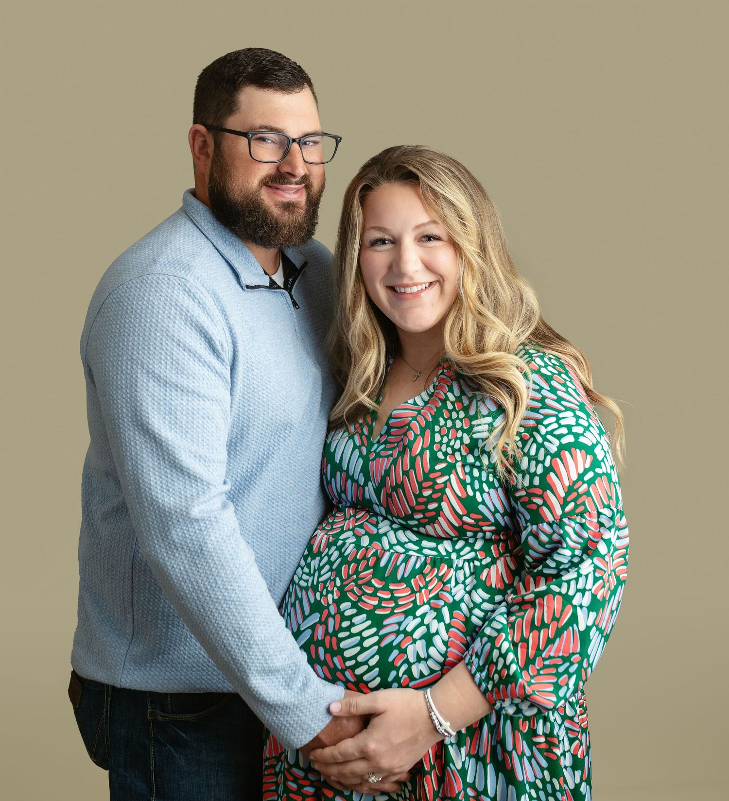 mom and dad at maternity session. Greenville sc newborn photographer, Easley sc newborn photographer, Greenville sc newborn photos