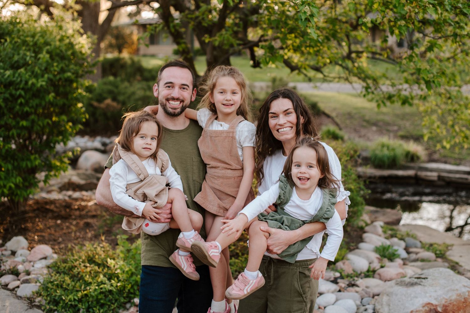 Extended family pictures in Wichita, KS by family photographer Jessica Nadine Photography - Eastborough Park