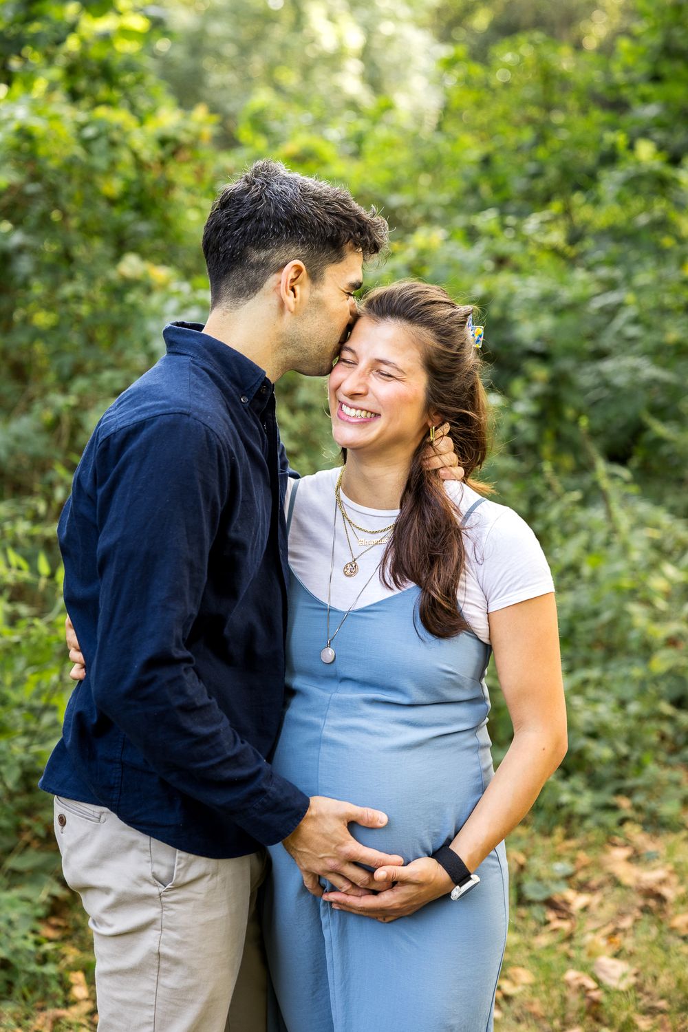 boyfriend kissing pregnant girlfriend's forehead
