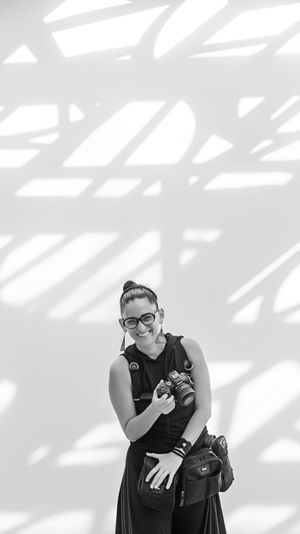 Ches Pizzini, capturing love stories with a unique perspective, where light and emotion shape every frame.