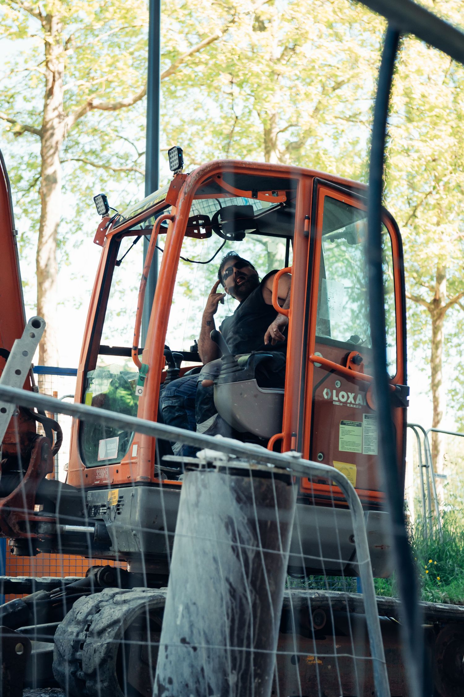 Photographe suivi de chantier Bretagne – conduite engin sur site construction béton
