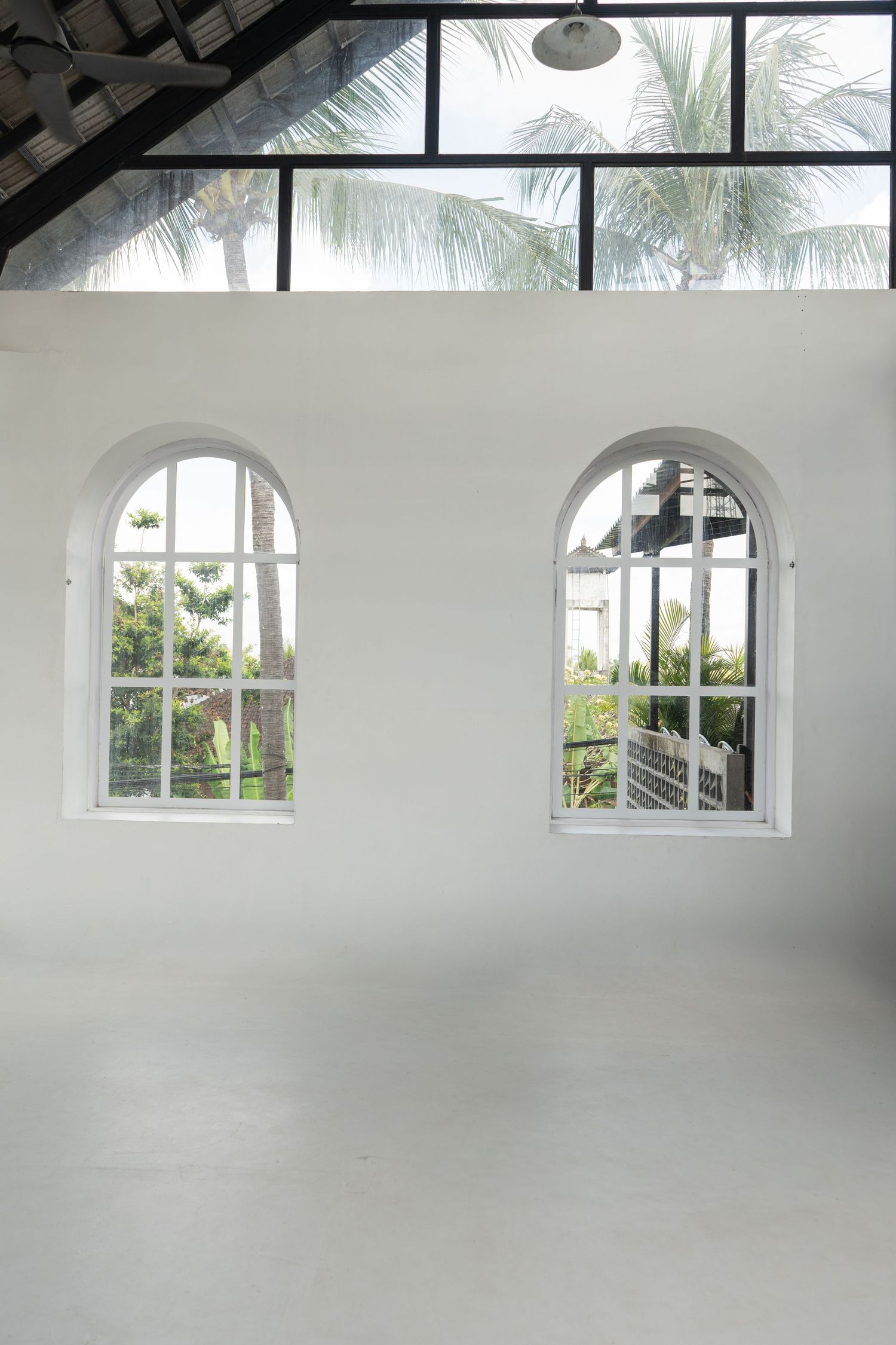 Studio photoshoot in Ubud showcasing clean tones and professional image quality.