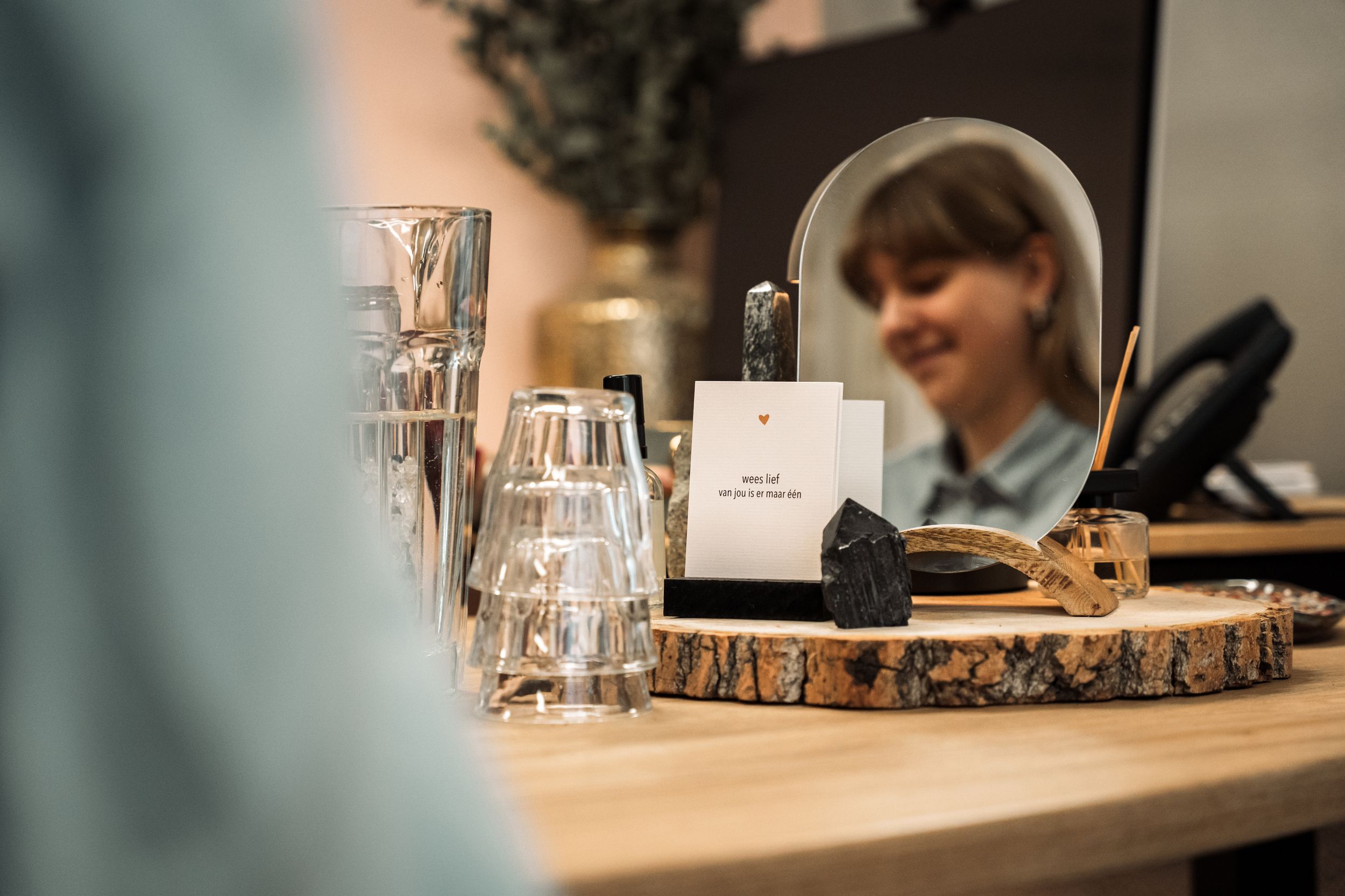Wine glasses and wooden serving boards create an elegant table setting in a cozy restaurant atmosphere.
