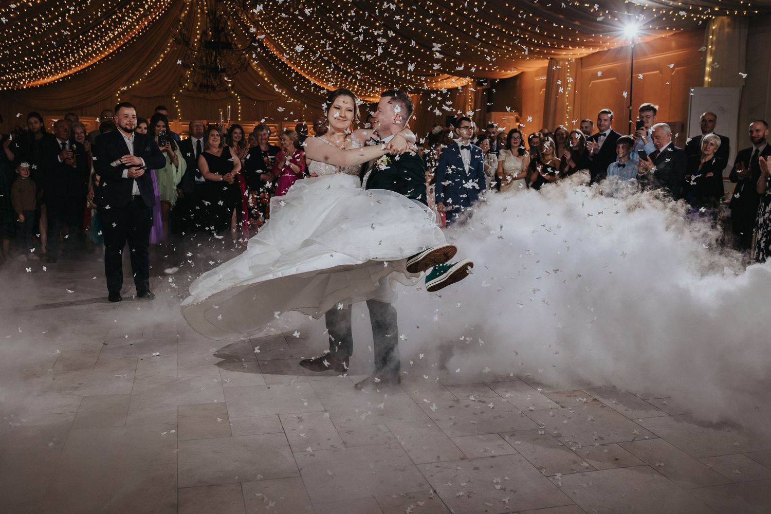 Pierwszy taniec.Wojciech Grzegorczyk fotograf ślubny Olsztyn. Miętowe wzgórza