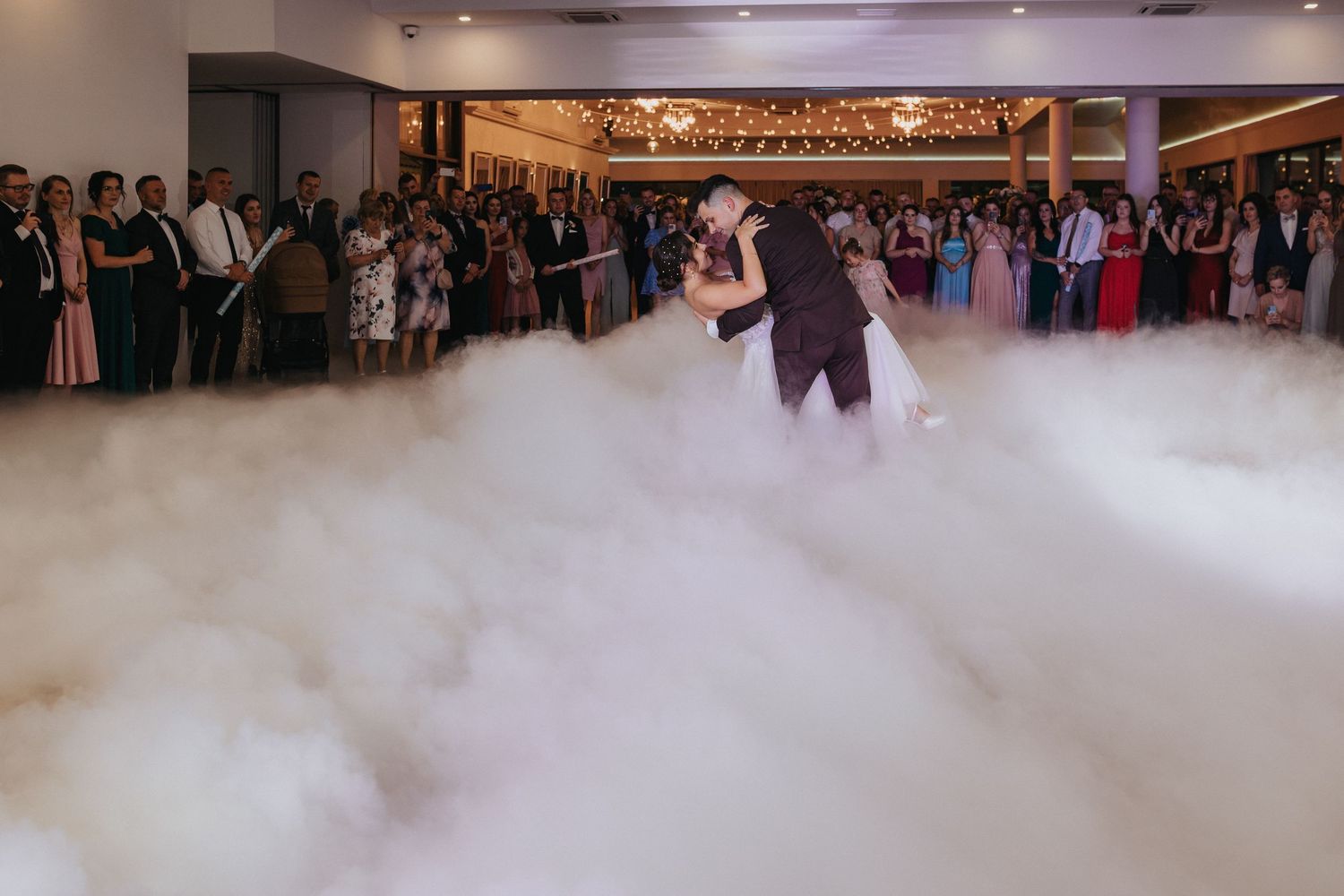 Pierwszy taniec.Wojciech Grzegorczyk fotograf ślubny Olsztyn. Bobrowy Dwór