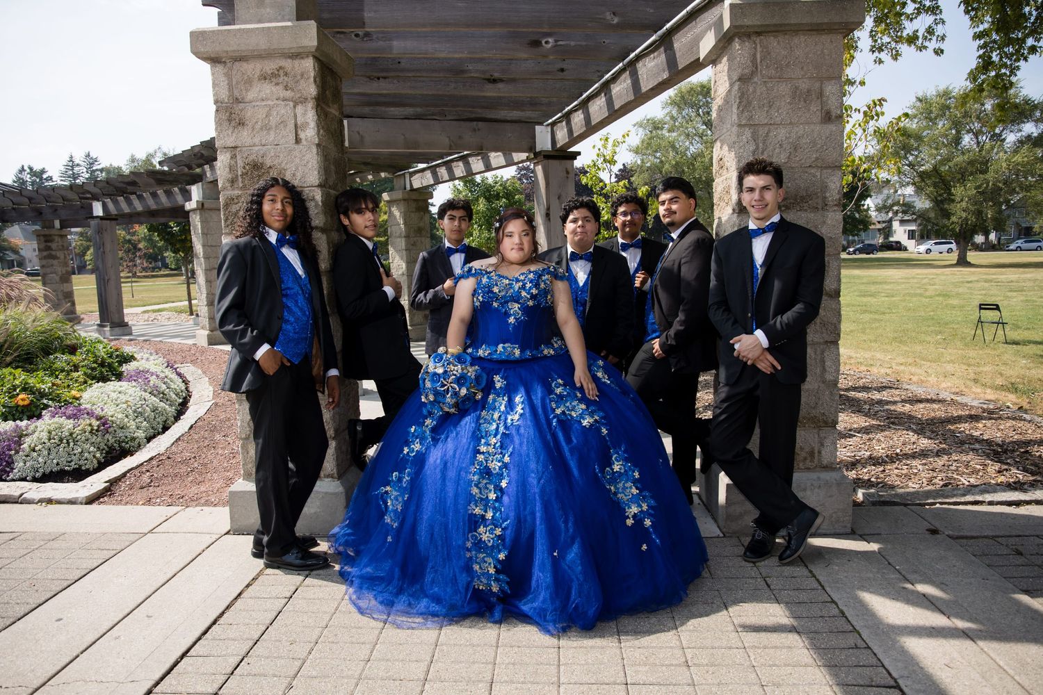 Jocelyn Mis XV and her Court of Honor posing at Independence Grove. Royal blue Quinceañera theme photography by Alex T in Lake County, IL.