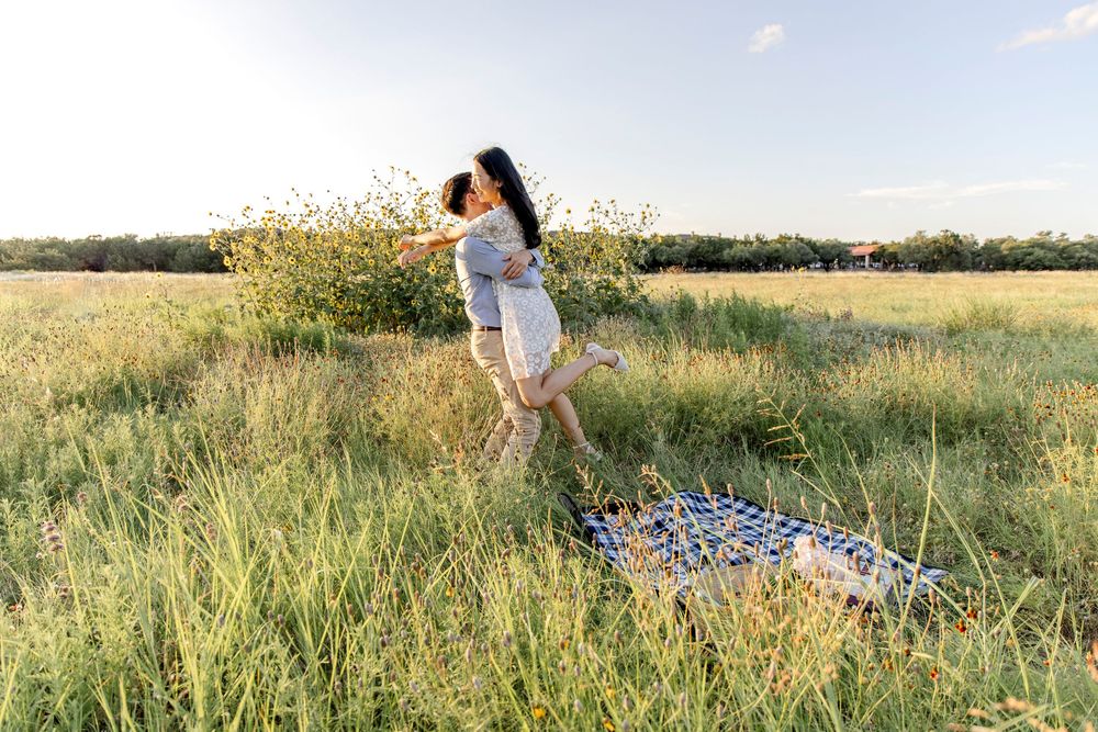 Austin engagement session highlighting photographer-planner team collaboration