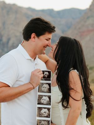 Bright, dreamy, timeless images capturing love, connection, tiny details, and the beautiful seasons of family life in Las Vegas.