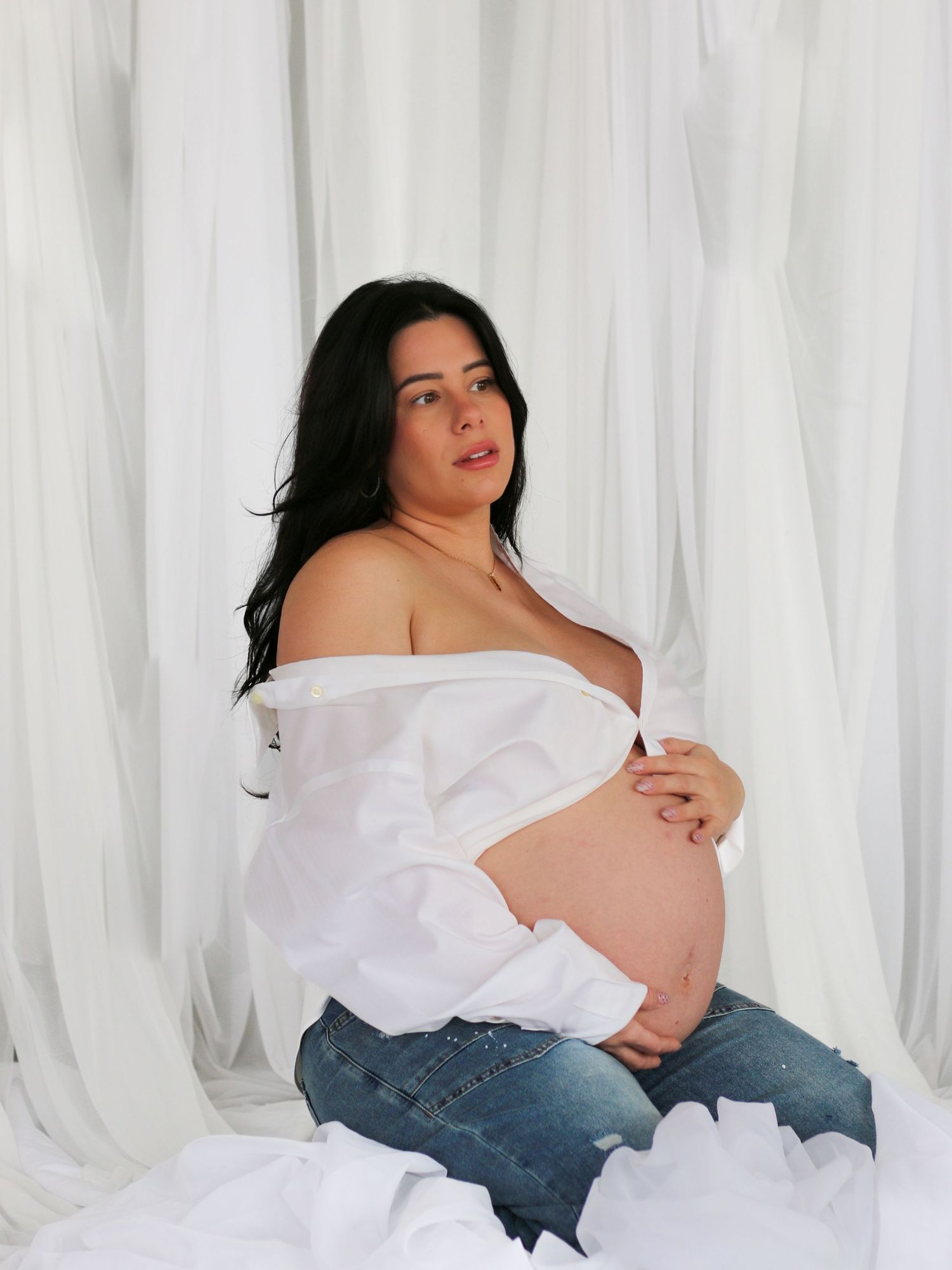 Bright, dreamy, timeless images capturing love, connection, tiny details, and the beautiful seasons of family life in Las Vegas.