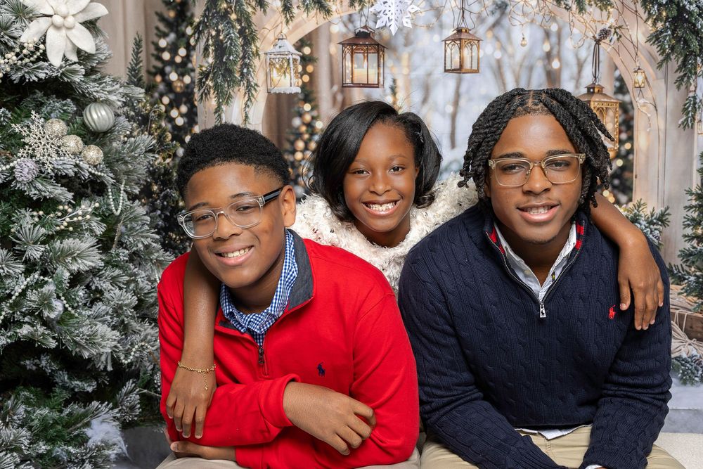 Family photographer in Jackson, TN; Photographer near me; Photography Studio in Jackson, TN; Holiday Photographer in Jackson, TN