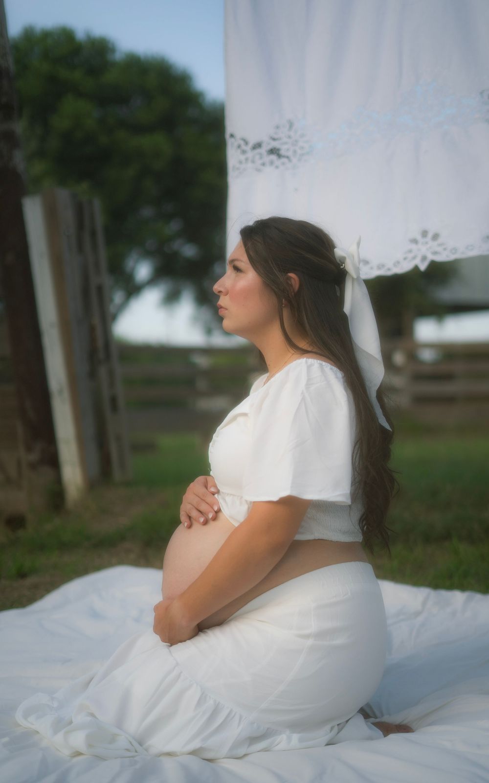 Maternity session outdoors. Natural light, candid moments, lifestyle photography, motherhood photography, maternity photography.