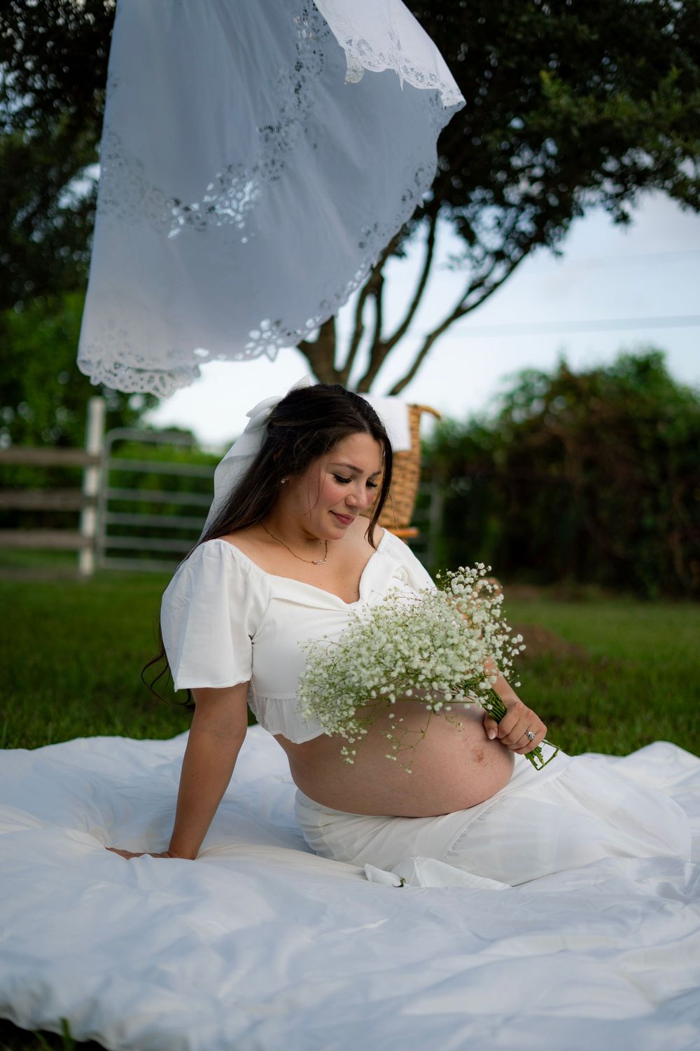 Maternity session outdoors. Natural light, candid moments, lifestyle photography, motherhood photography, maternity photography.