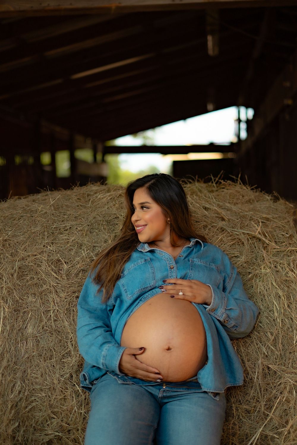 Maternity session outdoors. Natural light, candid moments, lifestyle photography, motherhood photography, maternity photography.