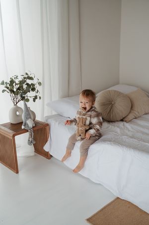 Kinderfotografie shoot in daglicht studio M te Moerbeke. Melissa Stuer Moederschapsfotograaf  fotograaf