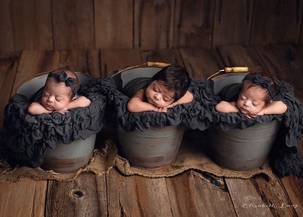 Posed newborn photography, on the other hand, focuses on creating stunning, classic portraits with a more formal approach.