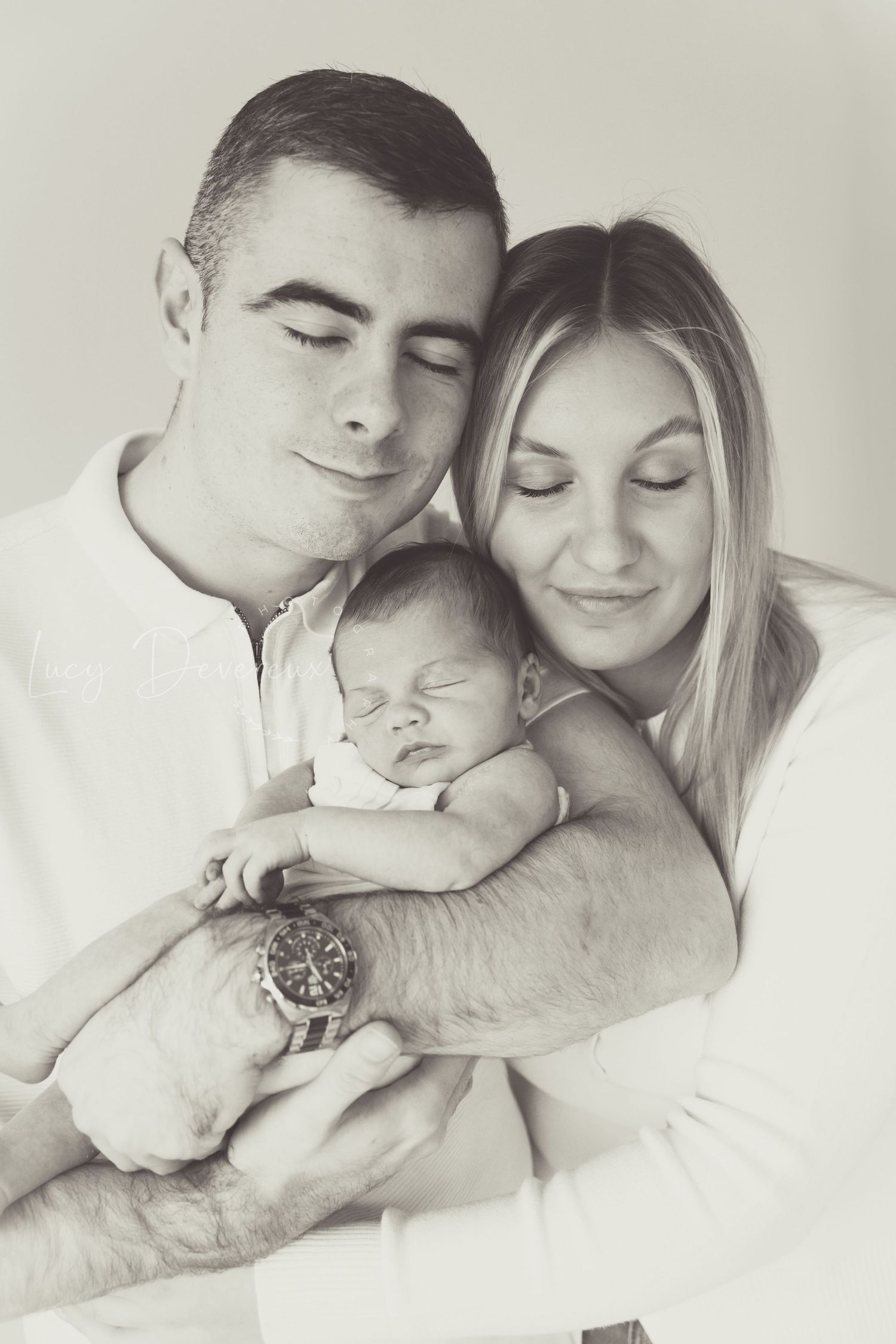 Baby boy, mum and dad - family portrait taken during a newborn family session. Pure love.
Photoshoot. North Wales. Natural light