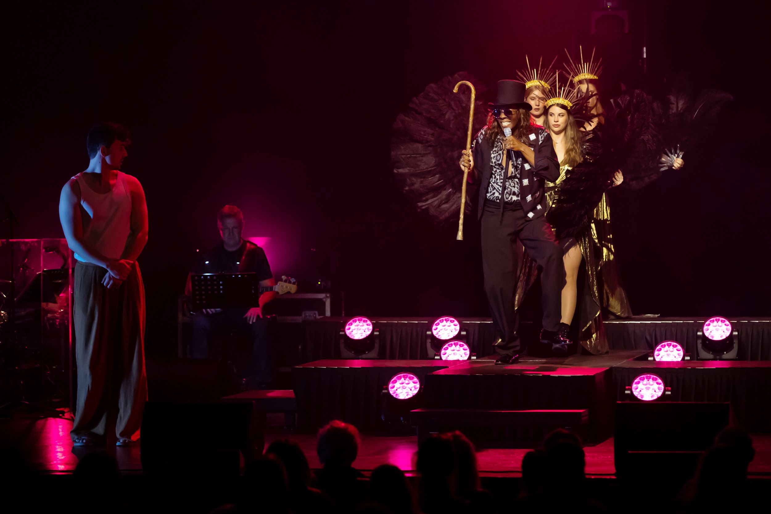 Jesus Christ Superstar av Tocca Entertainment I Linköping Konsert och Kongress John Alexander Eriksson som Herodes med soul girls.