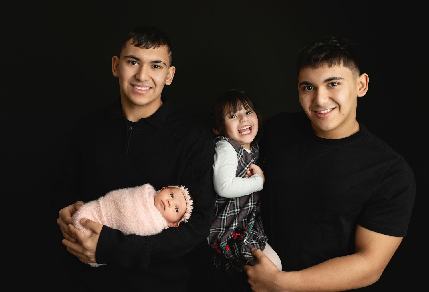 Brothers with sisters. Greenville newborn photographer, Easley newborn photographer, Upstate newborn photographer, Greenville newborn