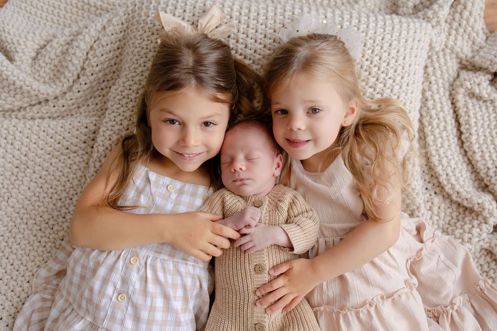 Kendall Kuss Photography Waukesha County family photographer. Newborn photos in Watertown WI natural light studio