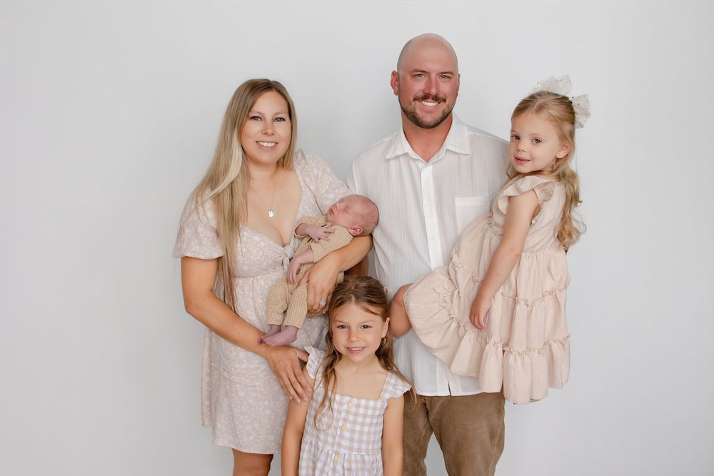 Kendall Kuss Photography Waukesha County family photographer. Newborn photos in Watertown WI natural light studio