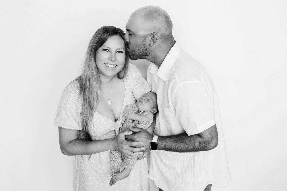 Kendall Kuss Photography Waukesha County family photographer. Newborn photos in Watertown WI natural light studio