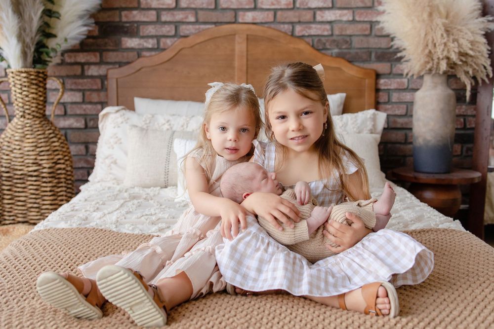 Kendall Kuss Photography Waukesha County family photographer. Newborn photos in Watertown WI natural light studio