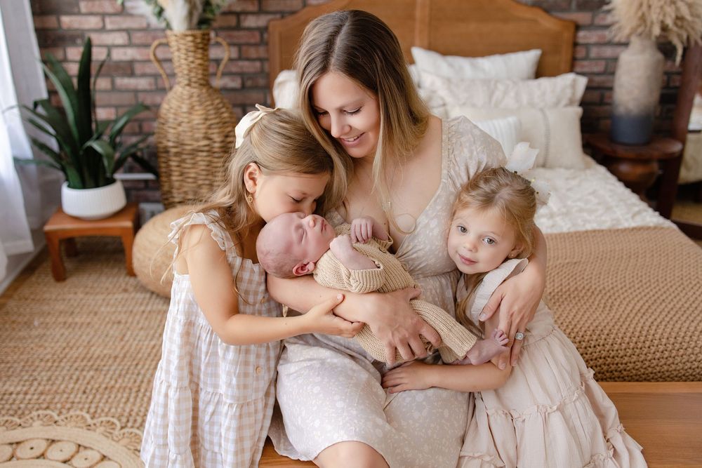 Kendall Kuss Photography Waukesha County family photographer. Newborn photos in Watertown WI natural light studio