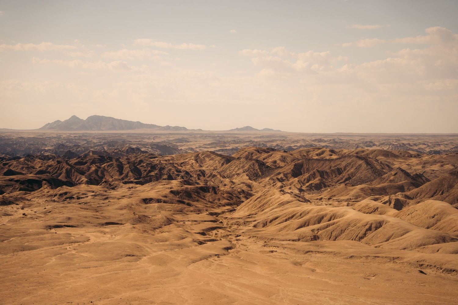 moon landscape, paysage de dune et de sable en namibie