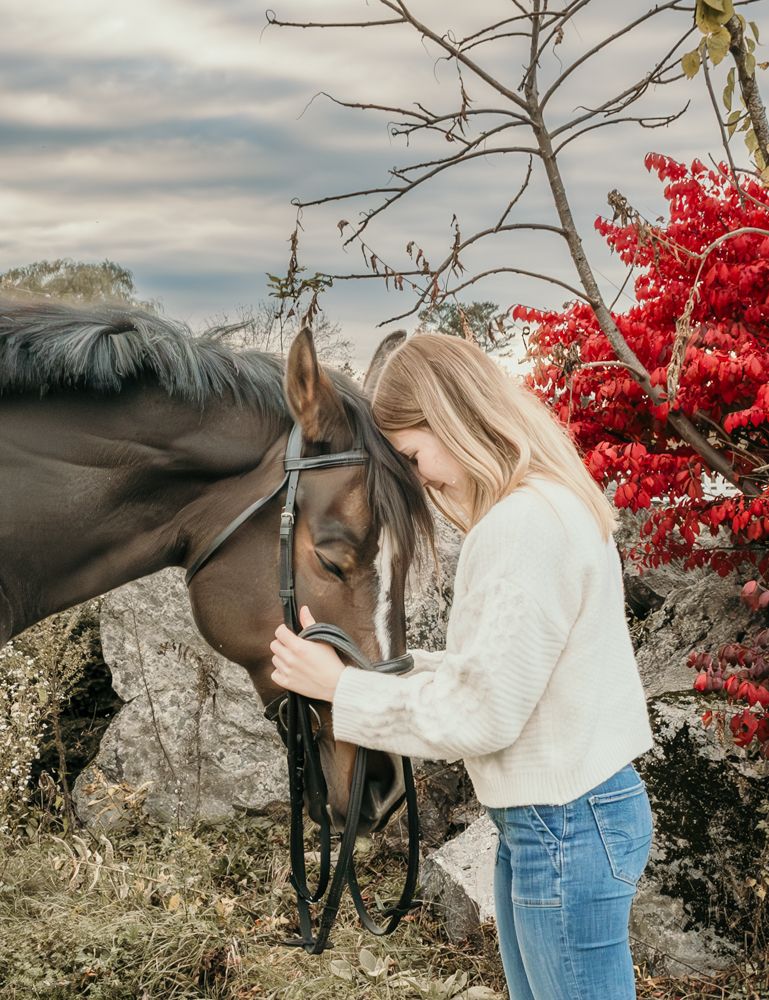 Girl with Horse senior photos in Berwick Maine