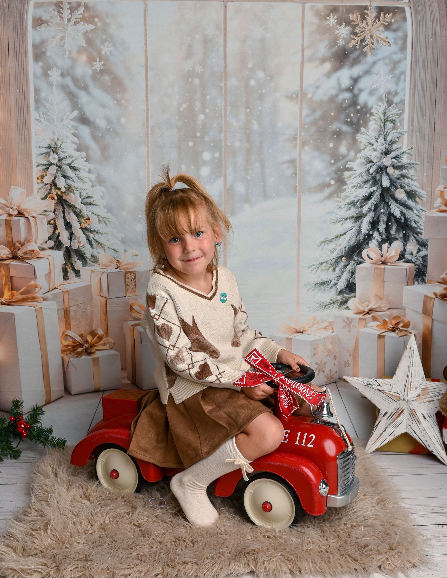 Christmas Mini Wolverhamp — Young girl sitting on a red vintage fire truck in a festive Christmas room during a Christmas Mini photo session