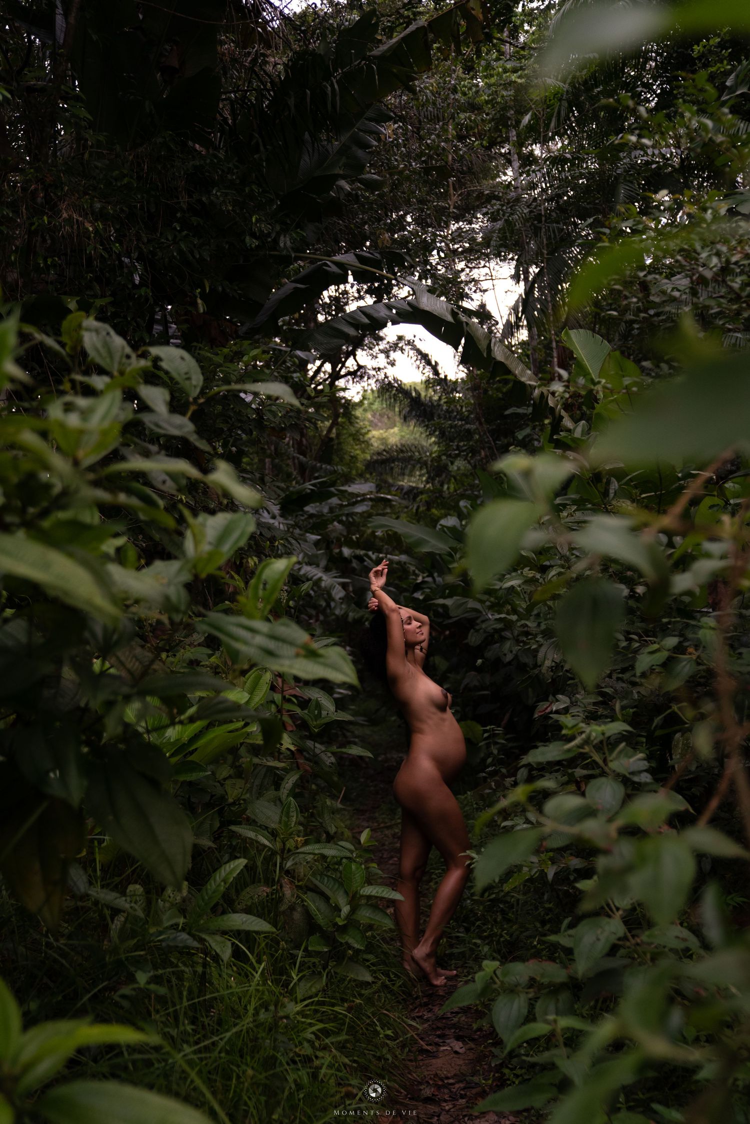 Photographie fine art d'un corps dans la forêt amazonienne