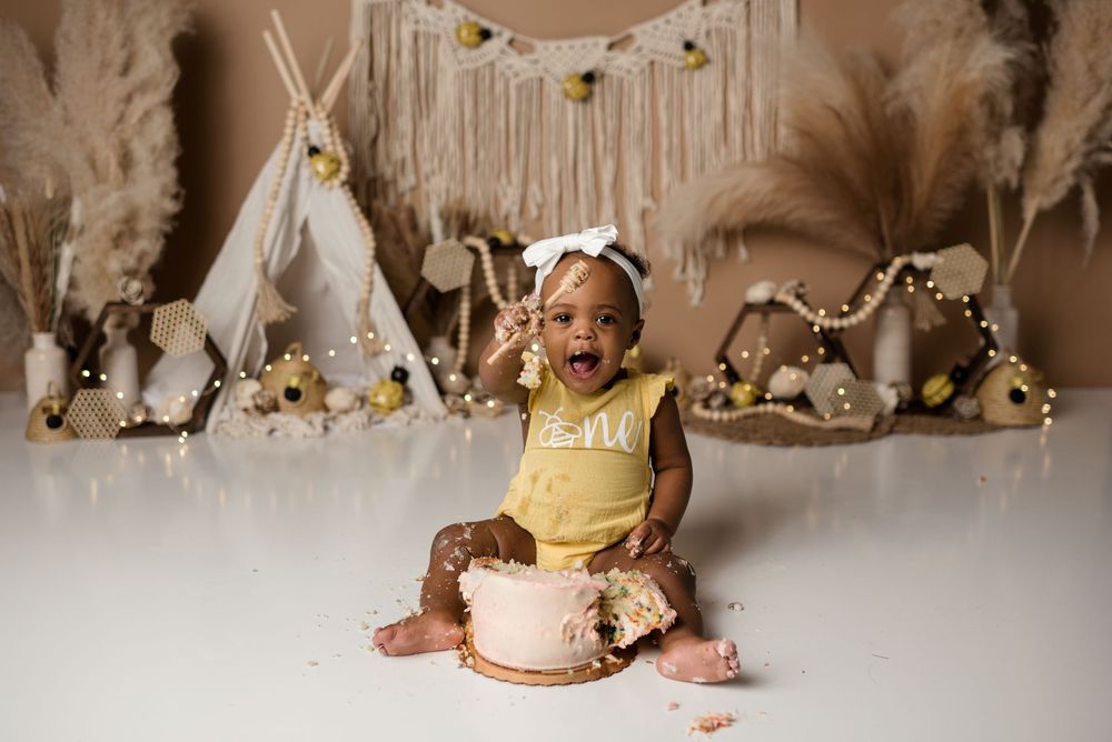 Yorktown cake smash photos, cake smash portraits near me Hampton Roads milestone photography, Yorktown baby portrait studi, baby portraits