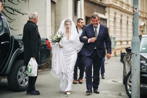 Fotografisanje venčanja u crkvi
Otac dovodi - izvodi svoju ćerku na njeno venčanje
Saborna Crkva Beograd