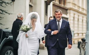 Fotografisanje venčanja u crkvi
Otac dovodi - izvodi svoju ćerku na njeno venčanje
Saborna Crkva Beograd