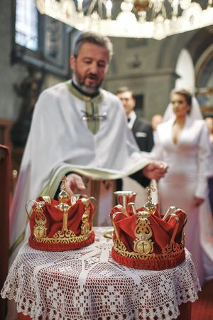 Fotografisanje venčanja u crkvi
Sveštenik i krune u Sabornoj crkvi u Beogradu