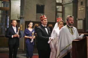 Fotografisanje venčanja u crkvi
Fotografija mladenaca, kumova i sveštenika u Sabornoj crkvi u Beogradu
