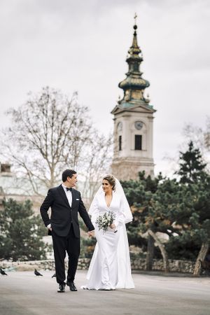 Fotografisanje venčanja
Fotografija mlade i mladoženje na Kalemegdanu u Beogradu
U pozadini se vidi Saborna Crkva u kojoj su se nekoliko min
