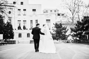 Fotografisanje venčanja
Fotografija mlade i mladoženje u hodu na Kalemegdanu u Beogradu