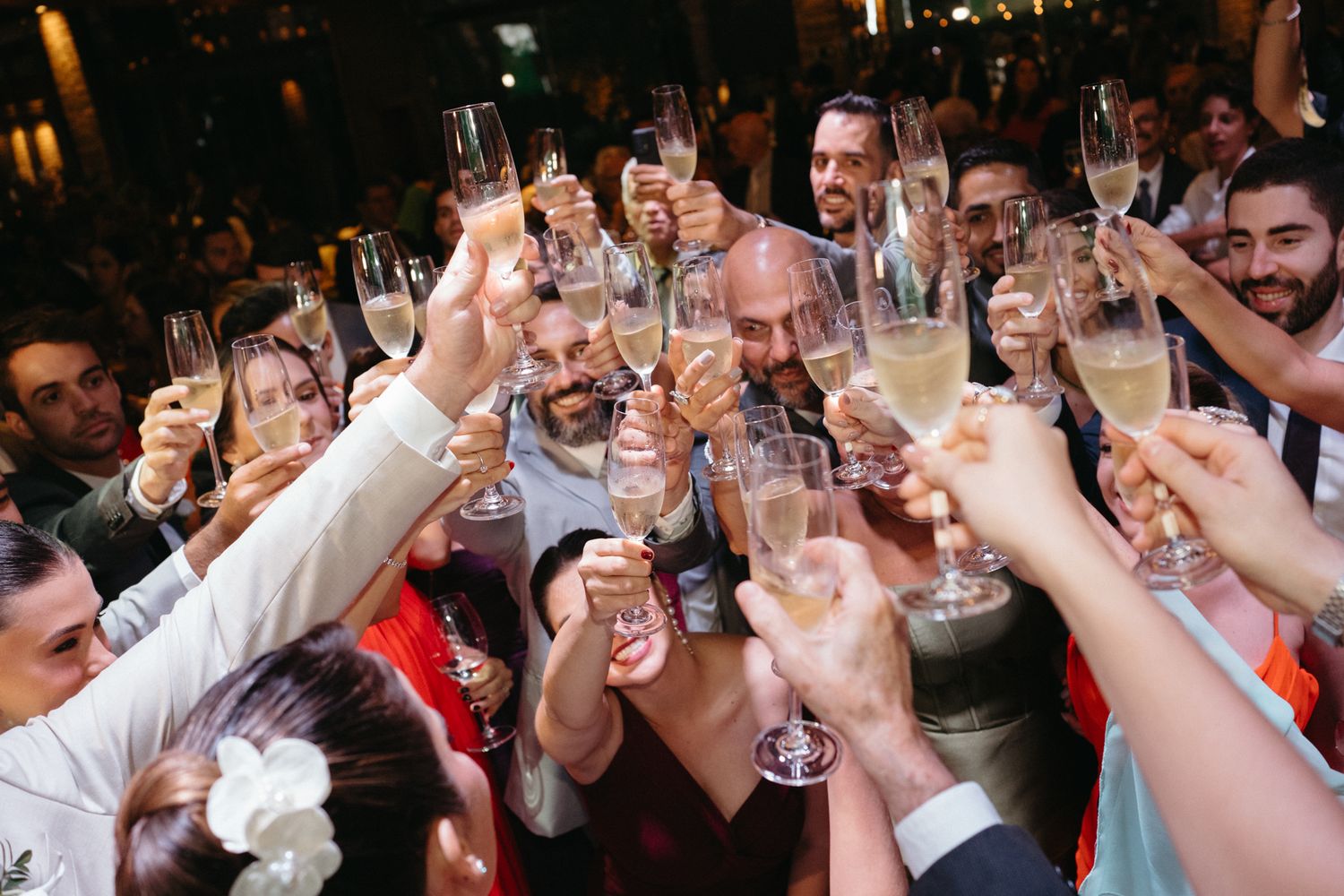 photo cheers wedding with champagne France