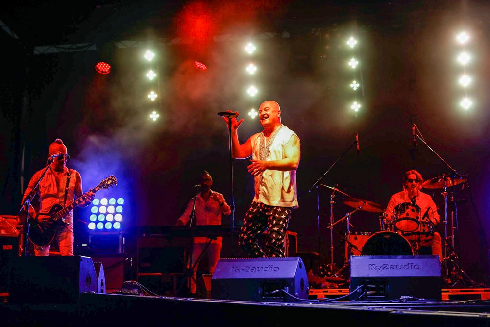 chocolate starfish in concert captured by sunshine coast events photographer
