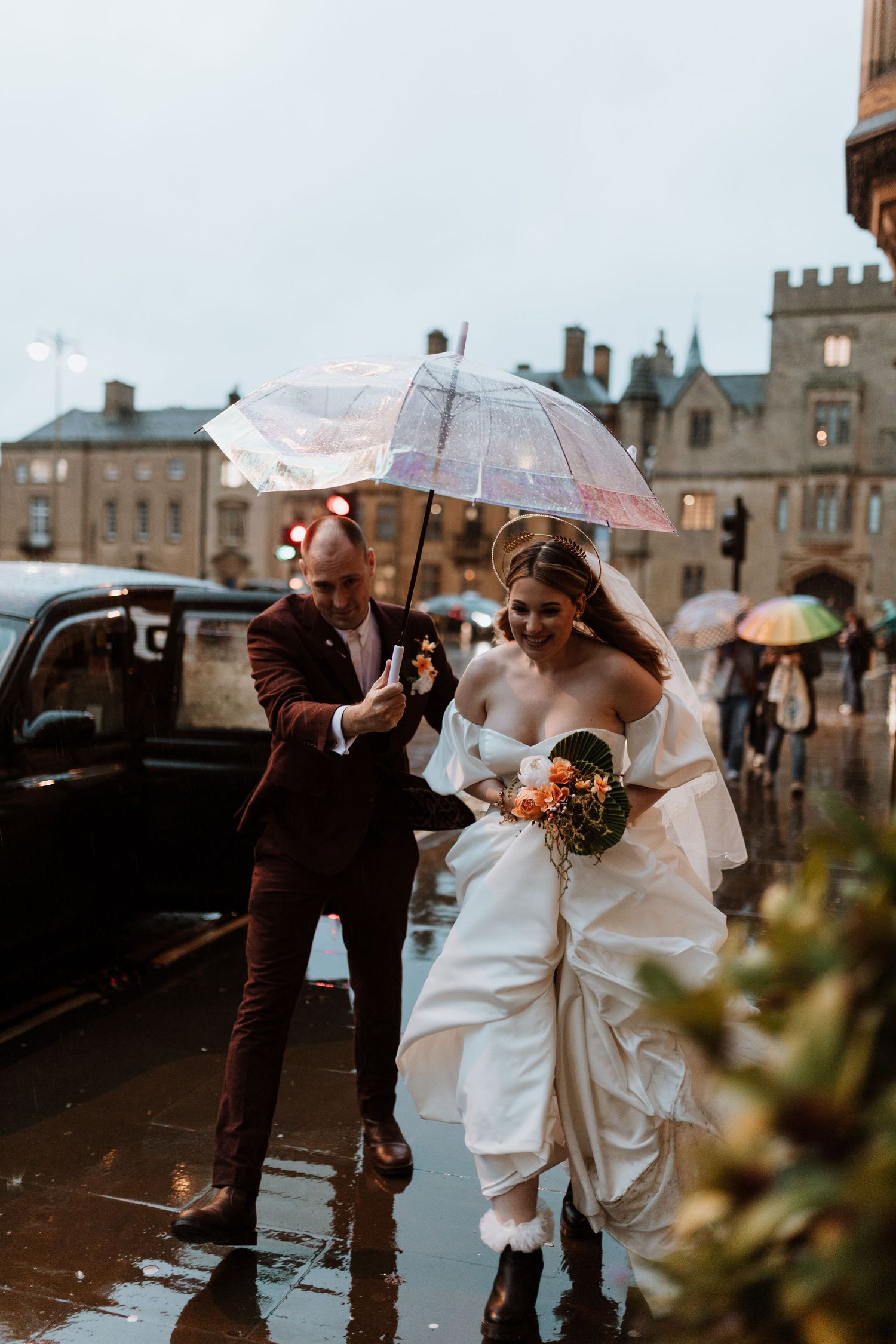 Rainy run from the black cab into the Randolph Hotel in Oxford