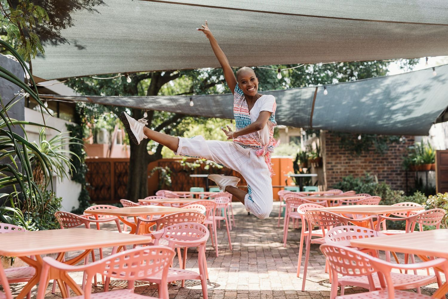 A jumping dancing queen